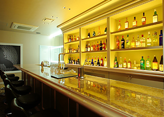 メインフロアバーカウンター